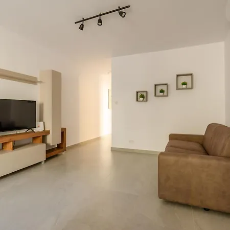 F41 Private Ensuite Shared Flat