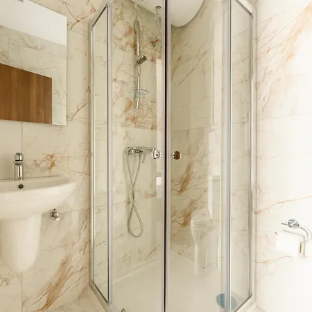 F41 Private Ensuite Shared Flat *